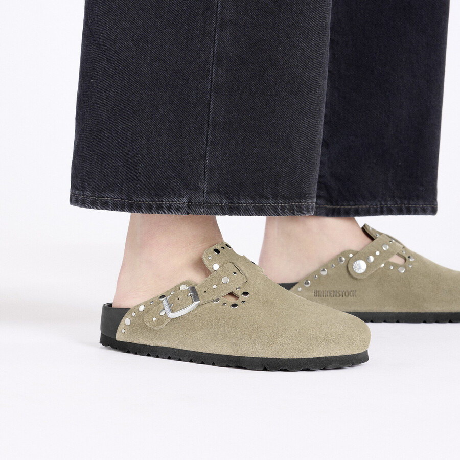 boston rivet suede leather